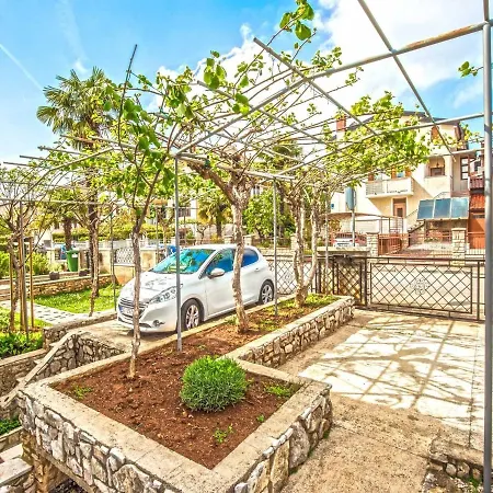 Apartament In Porec/istrien 37062 *